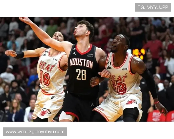 休斯敦火箭半场进攻，阿尔佩伦申京串联全队