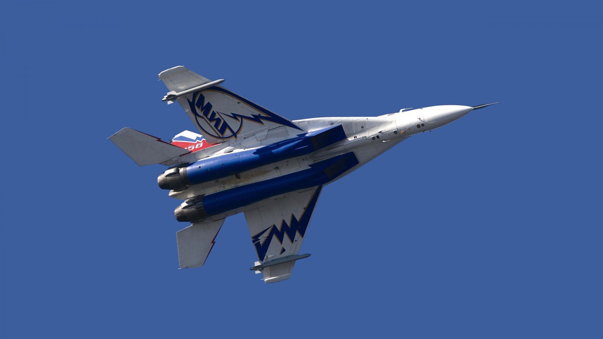 乐鱼app-中国香港队在团体赛制中的表现：战术布局与队员配合解析，香港队再添一枚金牌