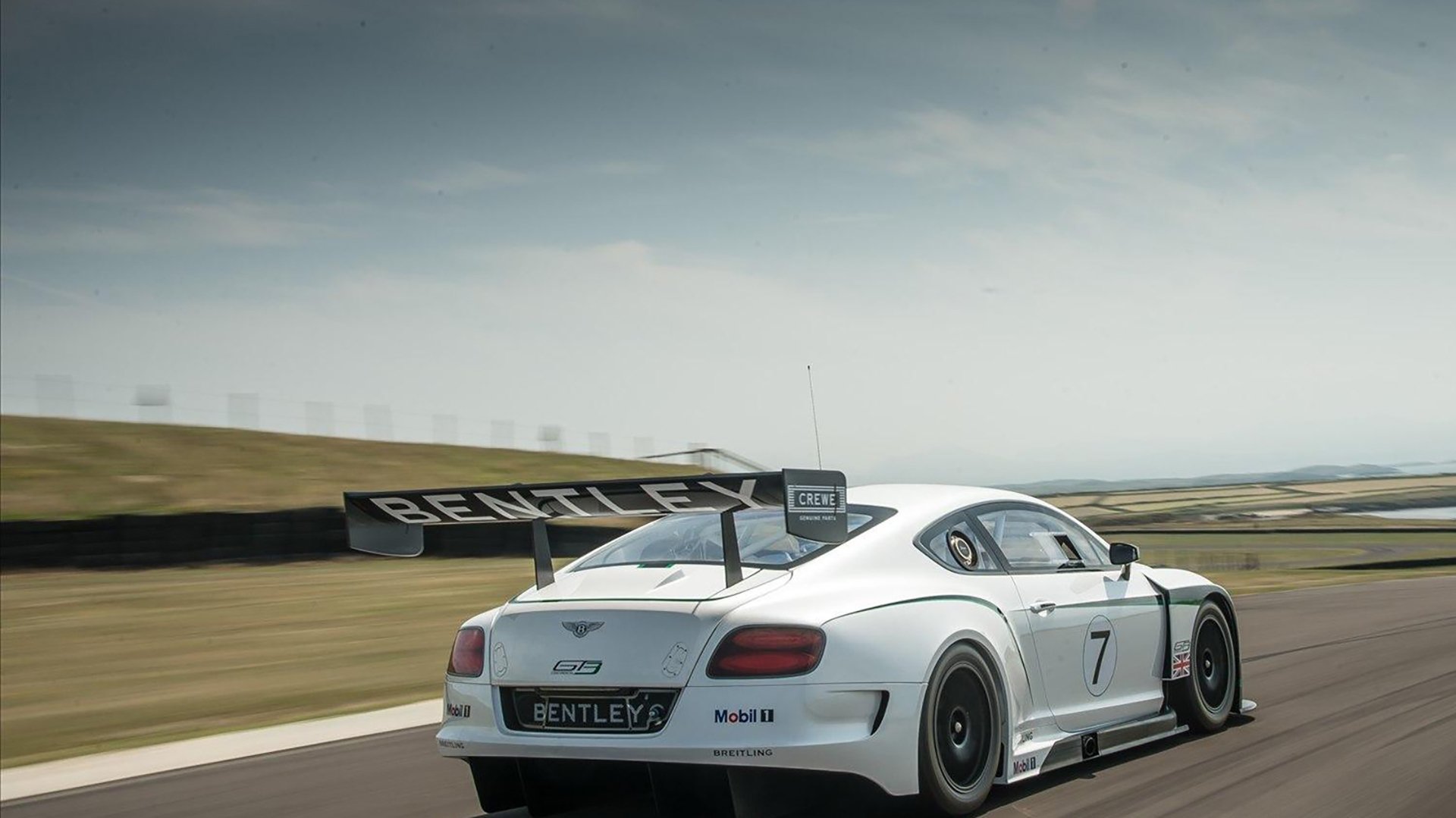 女足职业化水平提升逐步缩小与世界强队差距，女足前景